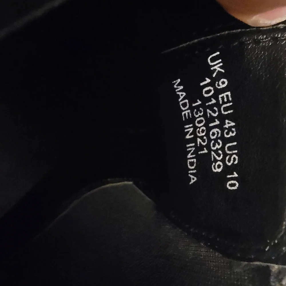 Chelsea boots both pair Black/ Tan - Picture 4 of 10